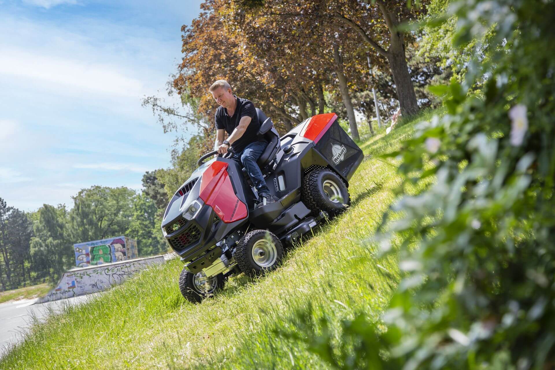 Rasentraktor Herkules HT 102 – 24XD 4 WD NEO Allrad mit 2-Zylinder B&S Motor – Bild 2