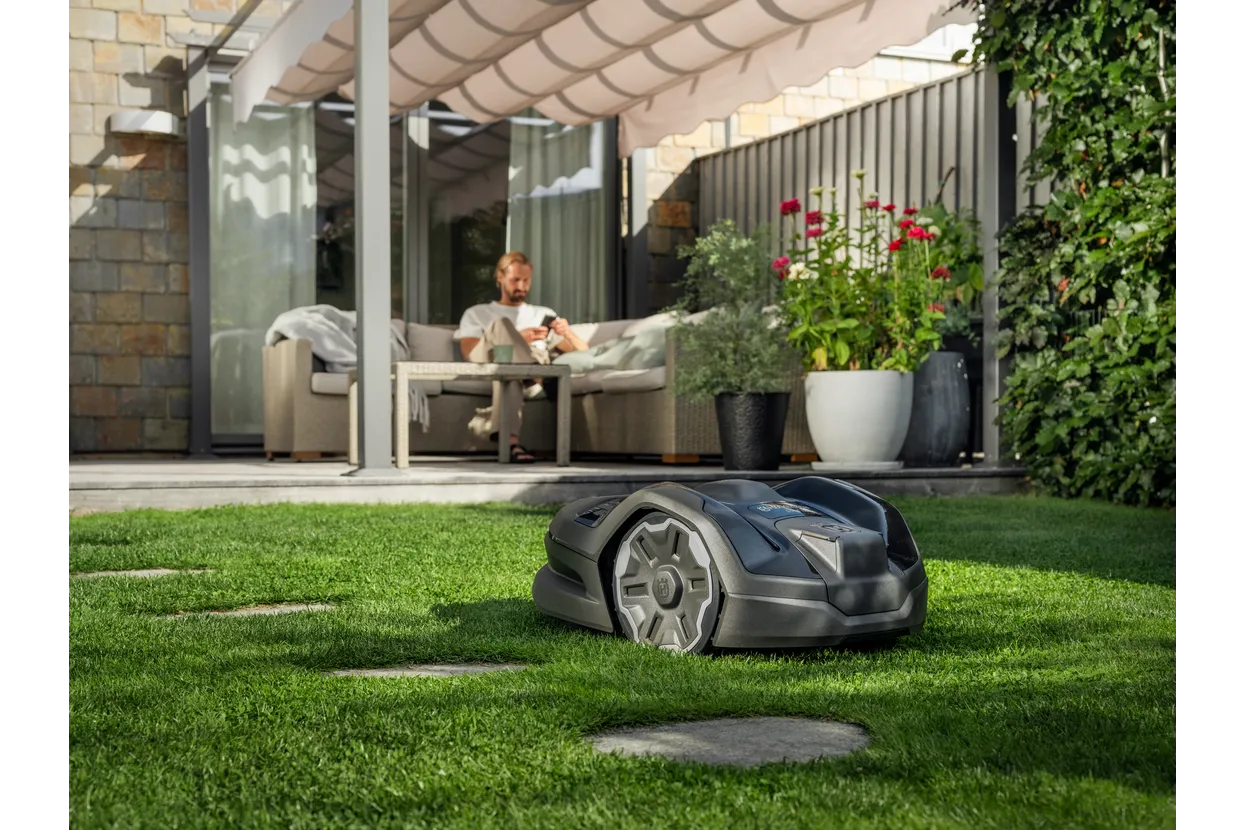 Husqvarna Automower® 305E NERA mit kabelloser Technologie – Bild 16