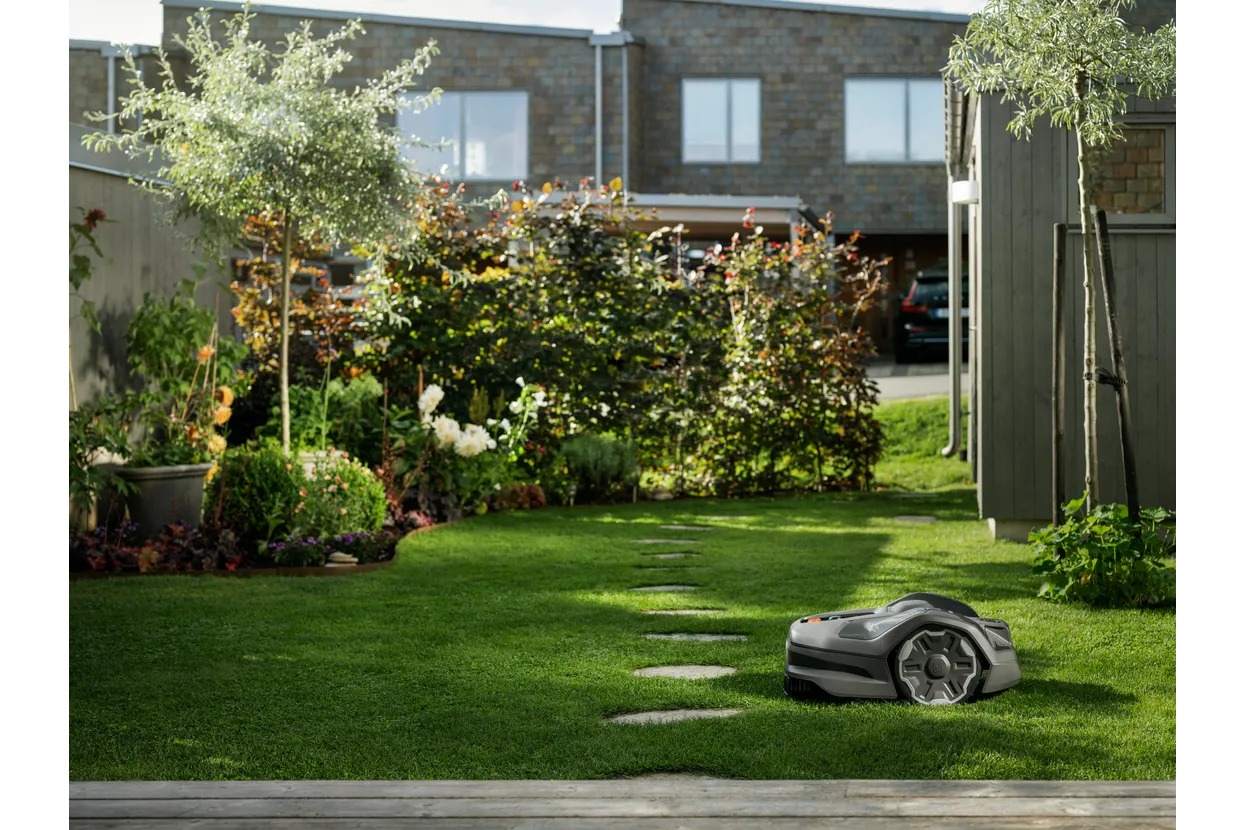 Husqvarna Automower® 305E NERA mit kabelloser Technologie – Bild 17